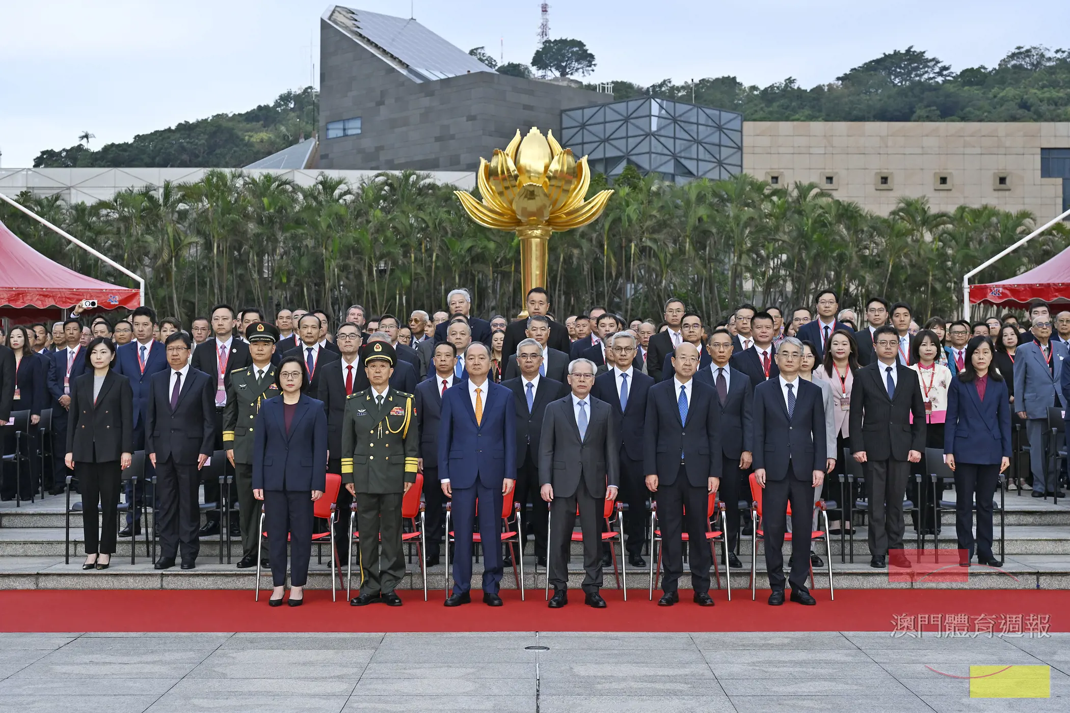 2 五百多名官員政要、社會賢達出席升旗儀式。.jpg